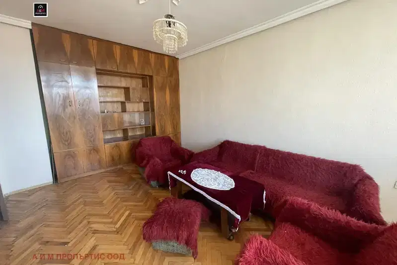 Тристаен апартамент в Благоев, Широк център