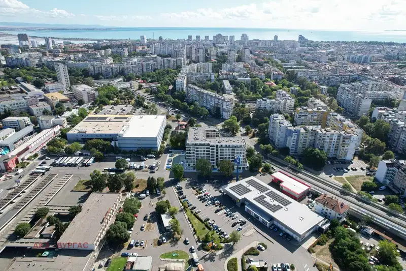 Тристаен апартамент в Братя Миладинови с модерно строителство