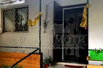 Двустаен апартамент с двор в центъра на Бургас