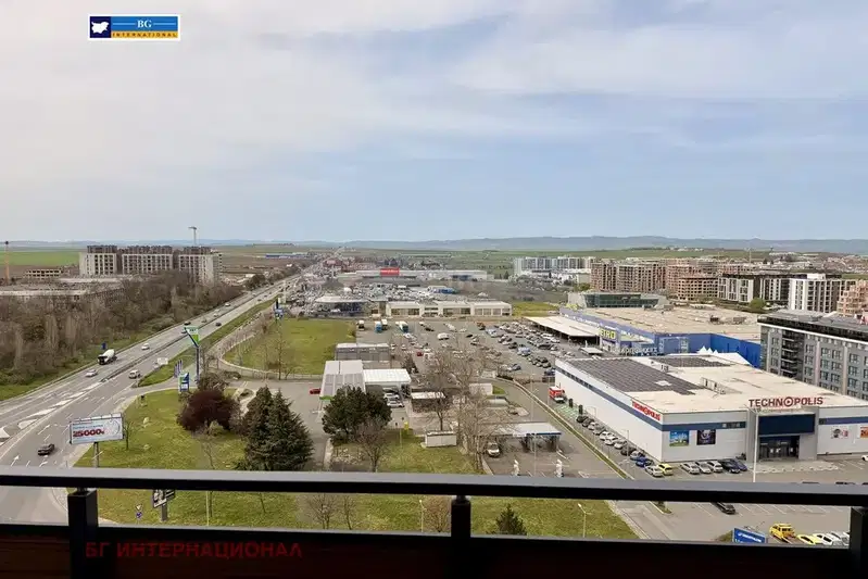 Двустаен апартамент с тераса в Изгрев, Бургас