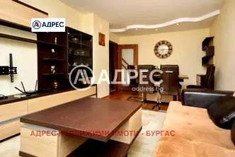 Тристаен апартамент с две тераси в Изгрев, Бургас