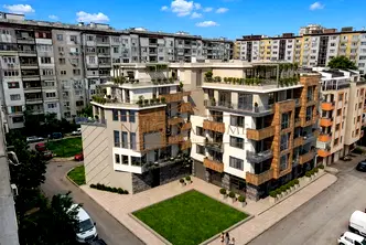 Тристаен апартамент в Изгрев, Бургас с две тераси