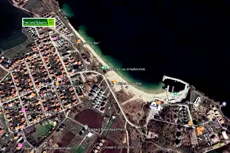 2-стаен апартамент с паркомясто на първа линия море в Крайморие