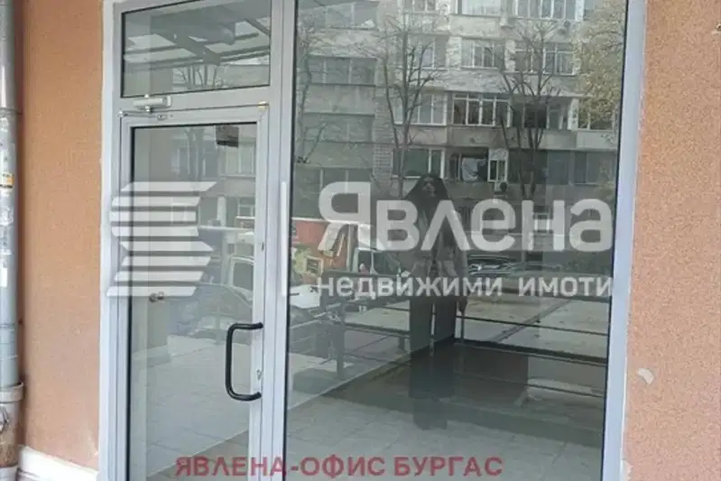 Едностаен апартамент с самостоятелен вход в Лазур, Бургас