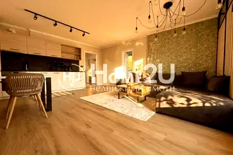 Двустаен апартамент с втори спален кът в Лазур, Бургас