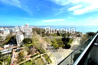 4-стаен апартамент с панорамна гледка в Лазур, Бургас
