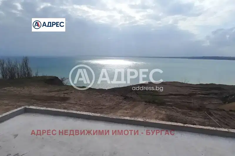 Едностаен апартамент с тераса в Сарафово, Бургас, на първа линия море