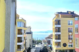 Двустаен апартамент с тераса и морска гледка в Сарафово, Бургас