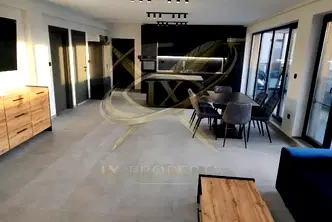 Просторен 3-стаен апартамент в Сарафово с тераса