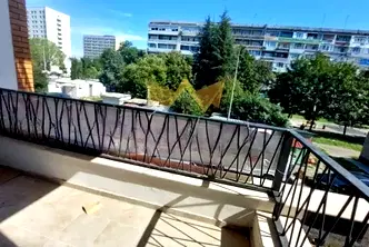 Тристаен апартамент с гараж в Славейков, Бургас