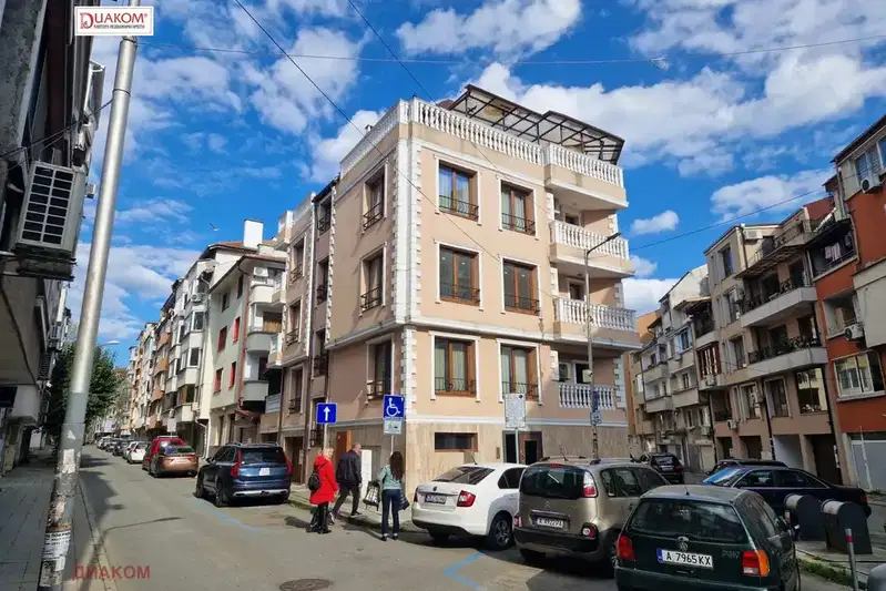 Двустаен апартамент с паркомясто във Възраждане, Бургас