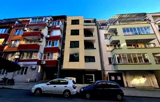 Тристаен апартамент с две тераси в кв. Възраждане, Бургас