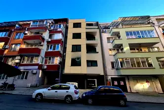Тристаен апартамент с две тераси в кв. Възраждане, Бургас