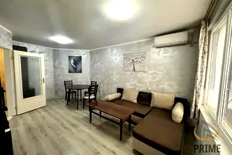 Тристаен апартамент с голяма тераса в ж.к. Възраждане, Бургас