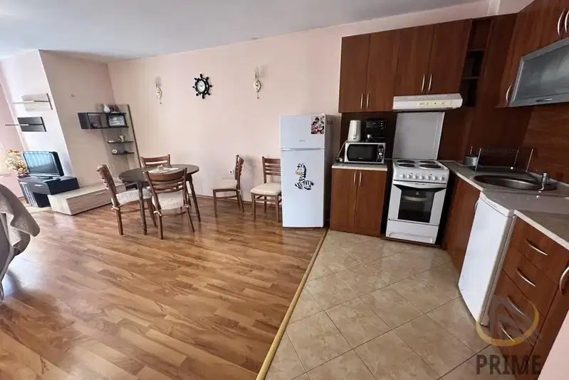 Тристаен апартамент в ж.к. Възраждане, Бургас с две тераси