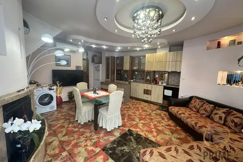 Тристаен апартамент в ж.к. Възраждане, Бургас с камина