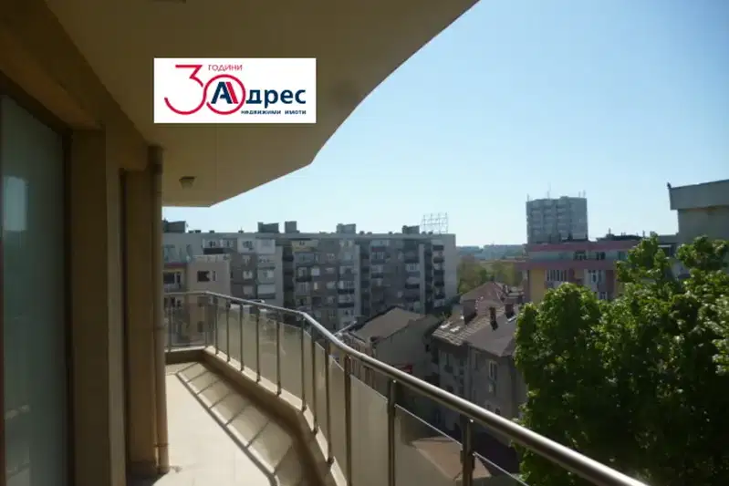 Двустаен апартамент в Добрич, Център