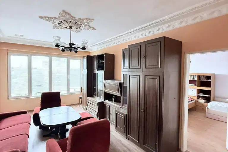 3-bedroom apartment in Dobrich, Centyr
