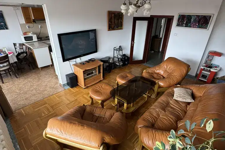 4-bedroom apartment in Oblast Kyustendil, Dupnica