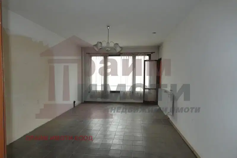Тристаен апартамент в София, Етрополе