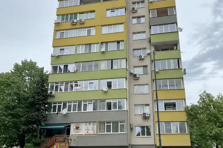 Едностаен апартамент в Габрово, Младост