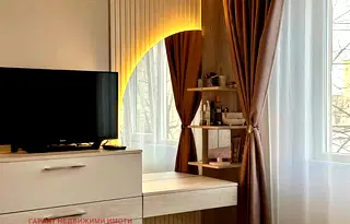 Тристаен апартамент в Габрово, Младост