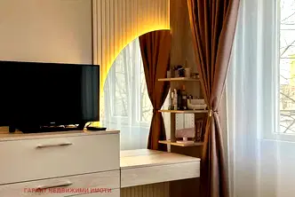 Тристаен апартамент в Габрово, Младост