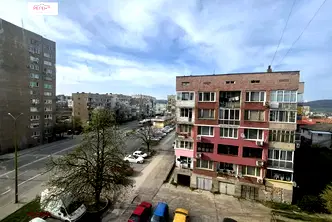 Двустаен апартамент в Габрово, Младост