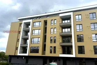Тристаен апартамент в Хасково, Куба