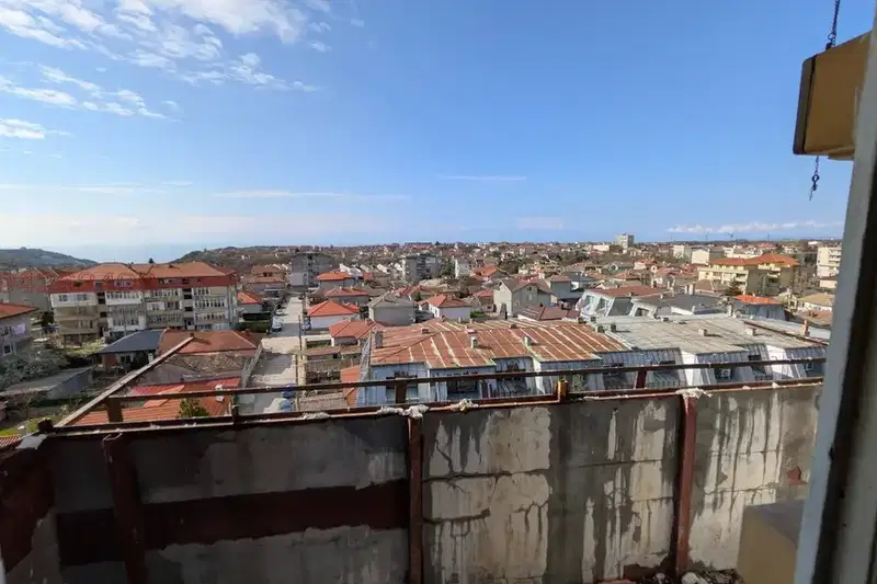 Тристаен апартамент в Добрич, Каварна
