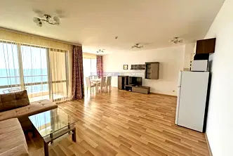 Тристаен апартамент в к.к. Чайка