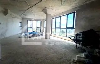 Тристаен апартамент в к.к. Чайка