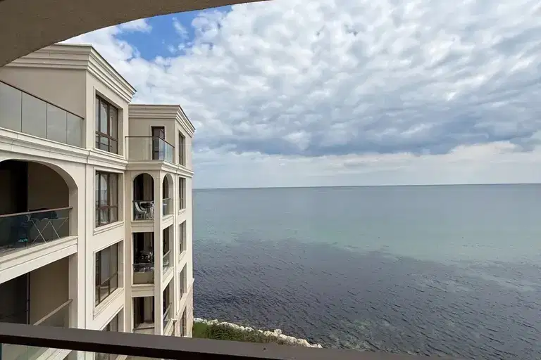3-bedroom apartment in Slynchev Den