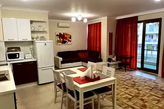 Тристаен апартамент в к.к. Св.Св. Константин и Елена