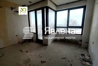 Тристаен апартамент в к.к. Златни пясъци