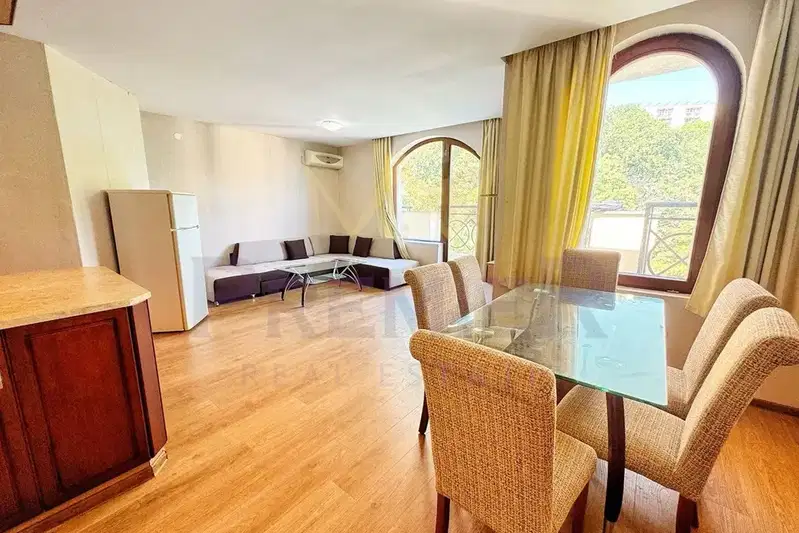 3-bedroom apartment in Zlatni Pyasyci