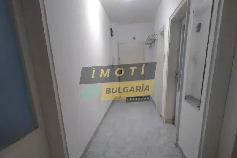 Тристаен апартамент в Кърджали, Център