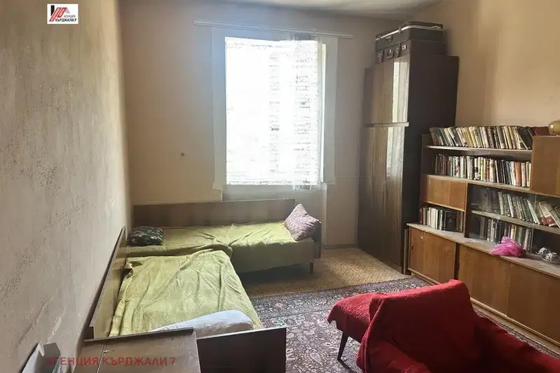 Тристаен апартамент в Кърджали, Център
