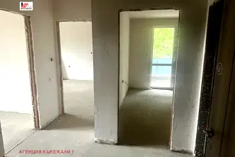 Тристаен апартамент в Кърджали, Център