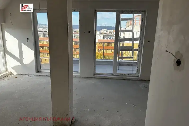 3-bedroom apartment in Kyrdjali, Centyr