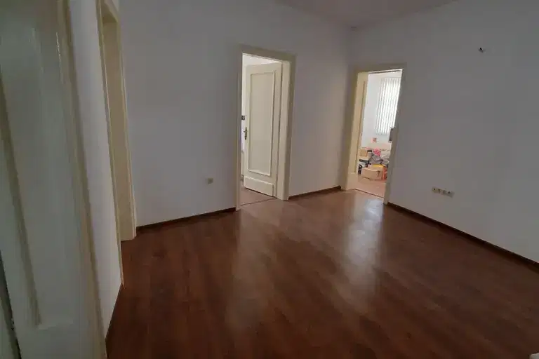 4-bedroom apartment in Kyrdjali, Centyr