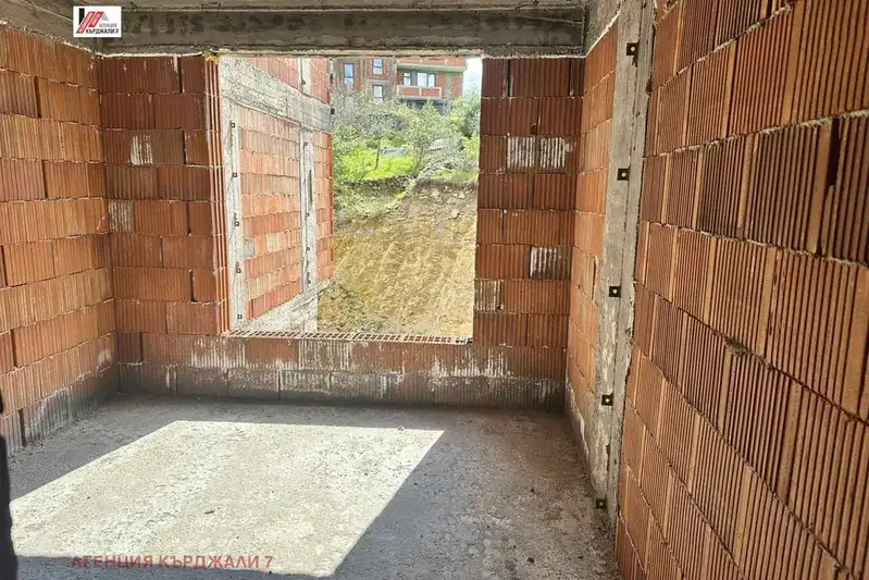 Тристаен апартамент в Кърджали, Възрожденци