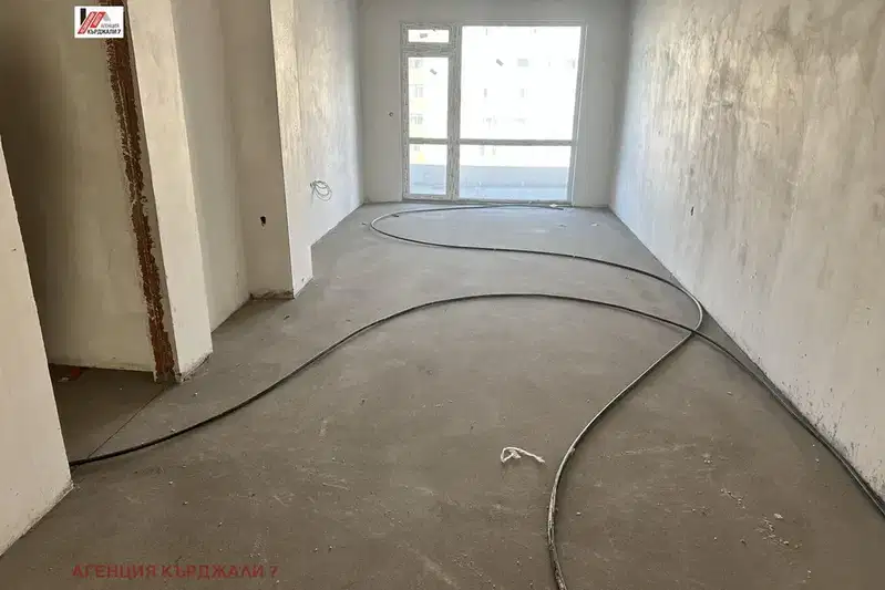 Тристаен апартамент в Кърджали, Възрожденци