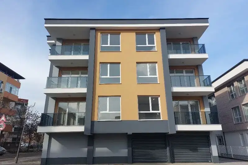 3-bedroom apartment in Kyrdjali, Vyzrojdenci