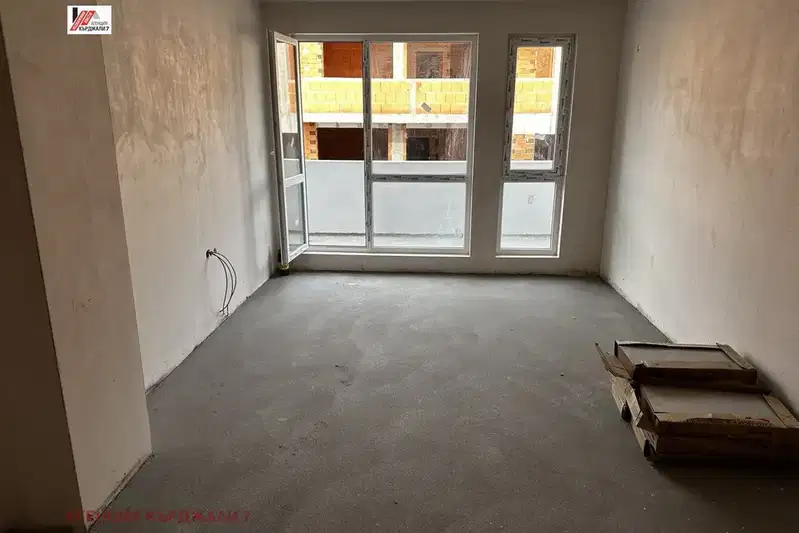3-bedroom apartment in Kyrdjali, Vyzrojdenci