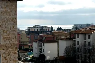 Тристаен апартамент в Бургас, Несебър
