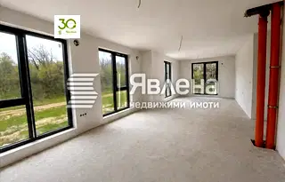 Тристаен апартамент в Бургас, Обзор