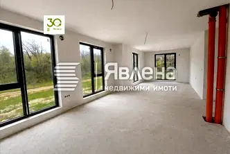 Тристаен апартамент в Бургас, Обзор