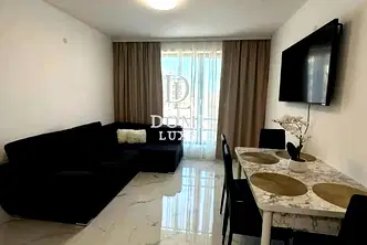 Тристаен апартамент в Бургас, Обзор