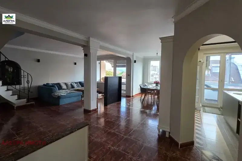 5-bedroom apartment in Pazardjik, Idealen Centyr